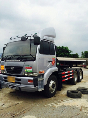 หัวลาก NISSAN ปี2007ขายพร้อมหาง พร้อมใช้งานครับ
