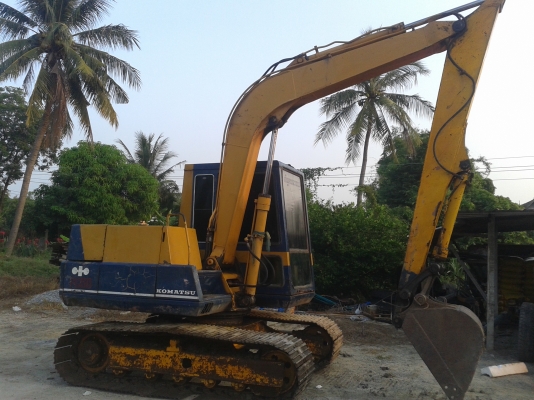 ขาย KOMATSU PC60-5 สภาพสวย เดิมๆ อาร์มพิเศษ เอกสารใบอินวอยล์ แอร์พร้อม ช่วงล่างเต็มแทรกใหญ่พร้อมใช้งาน