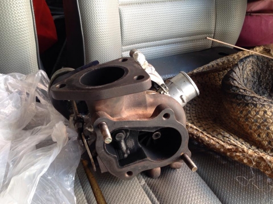 ขายเทอร์โบ 04hl โข่งหลัง toyota commuter d4d แกนแน่นมาก บูสหนัก ๆ