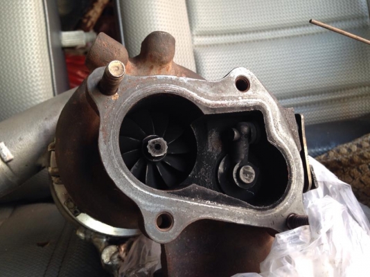 ขายเทอร์โบ 04hl โข่งหลัง toyota commuter d4d แกนแน่นมาก บูสหนัก ๆ