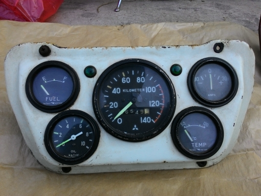 เรือนไมล์จิ๊ปมาใหม่สวยๆๆปลั๊กครบ 12v และ24v  เหลือ 2ตัว