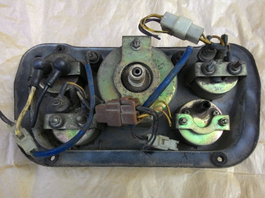 เรือนไมล์จิ๊ปมาใหม่สวยๆๆปลั๊กครบ 12v และ24v  เหลือ 2ตัว