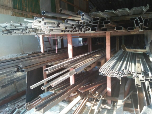 ขายเหล็กมือสอง และ เหล็กปูนพื้นกะบะ โลละ 25 บาท 089-5498253