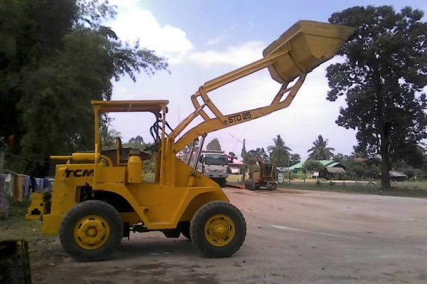 รถตักเอวแข็ง ตักขึ้นรถสิบล้อได้ สภาพสวยปั๊มดี