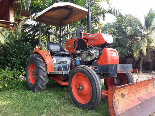 คูโบต้า KRT 140 พลัส ใบมีดดันหน้าช้าง  ทำงาน 784 ชั่วโมง..เอกสารเล่มทะเบียนพร้อมครับ