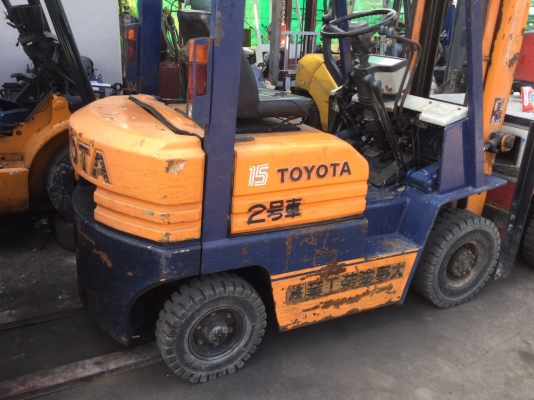 รถฟอล์คลิฟท์ โตโยต้า รุ่น 5 เบนซิน 1.5ตัน เสา 3 ม. ครับ