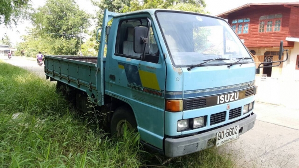 ขาย 4 ล้อ NKR ปี 37 เครื่อง 4JB1 88 แรงม้า เกียร์สั้นแท้ คัสซีสวยตลอดเส้น เก๋งบางเดิมไม่เคยทำสี ทะเบียนพร้อมโอนครับ