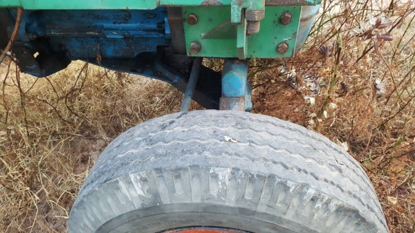 ขายรถไถฟอร์ด 5000 T3 ติดคีบอ้อย เอกสารเล่มทะเบียนครบ เครื่องดี ยางดี รถพร้อมใช้