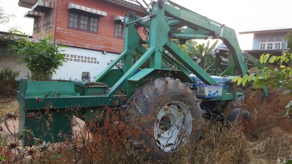 ขายรถไถฟอร์ด 5000 T3 ติดคีบอ้อย เอกสารเล่มทะเบียนครบ เครื่องดี ยางดี รถพร้อมใช้