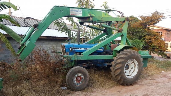 ขายรถไถฟอร์ด 5000 T3 ติดคีบอ้อย เอกสารเล่มทะเบียนครบ เครื่องดี ยางดี รถพร้อมใช้