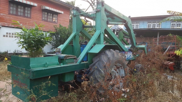 ขายรถไถฟอร์ด 5000 T3 ติดคีบอ้อย เอกสารเล่มทะเบียนครบ เครื่องดี ยางดี รถพร้อมใช้