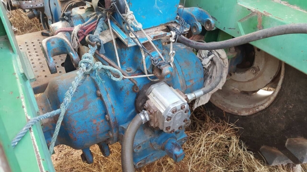 ขายรถไถฟอร์ด 5000 T3 ติดคีบอ้อย เอกสารเล่มทะเบียนครบ เครื่องดี ยางดี รถพร้อมใช้