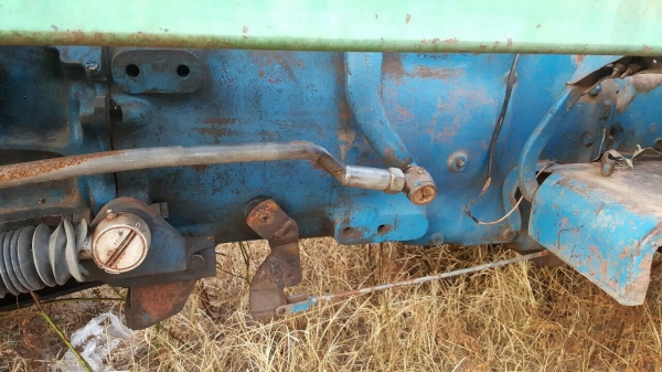 ขายรถไถฟอร์ด 5000 T3 ติดคีบอ้อย เอกสารเล่มทะเบียนครบ เครื่องดี ยางดี รถพร้อมใช้