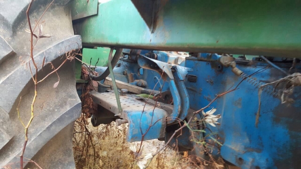 ขายรถไถฟอร์ด 5000 T3 ติดคีบอ้อย เอกสารเล่มทะเบียนครบ เครื่องดี ยางดี รถพร้อมใช้