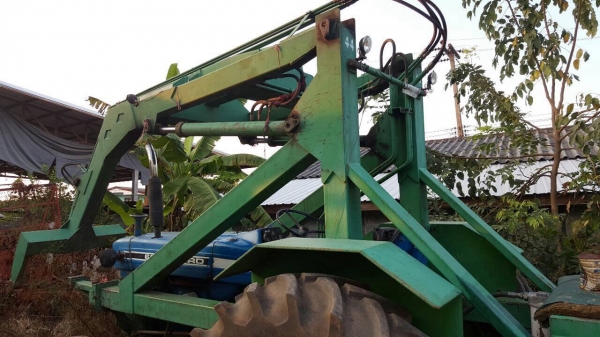 ขายรถไถฟอร์ด 5000 T3 ติดคีบอ้อย เอกสารเล่มทะเบียนครบ เครื่องดี ยางดี รถพร้อมใช้