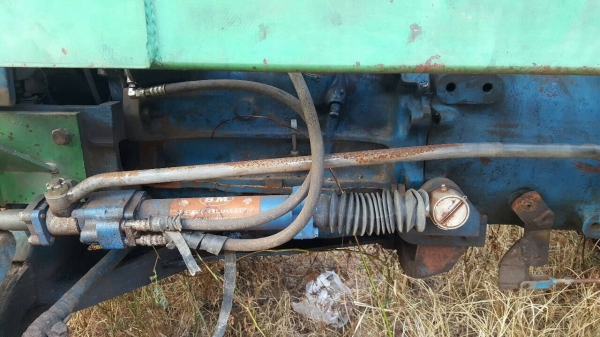 ขายรถไถฟอร์ด 5000 T3 ติดคีบอ้อย เอกสารเล่มทะเบียนครบ เครื่องดี ยางดี รถพร้อมใช้