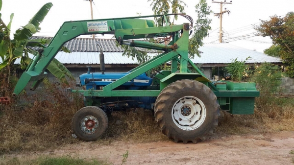 ขายรถไถฟอร์ด 5000 T3 ติดคีบอ้อย เอกสารเล่มทะเบียนครบ เครื่องดี ยางดี รถพร้อมใช้