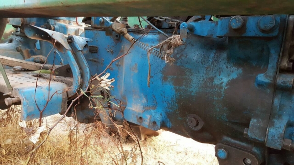 ขายรถไถฟอร์ด 5000 T3 ติดคีบอ้อย เอกสารเล่มทะเบียนครบ เครื่องดี ยางดี รถพร้อมใช้