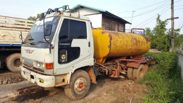 ขายรถน้ำ 6 ล้อ HINO KM777 ไม่มีเล่มทะเบียน เครื่อง 117 แรงม้า รถใช้งานได้ปกติ ราคาถูกครับ