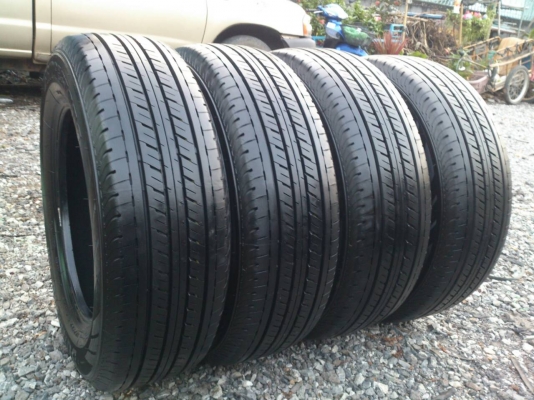 ขายยางถอดป้ายแเดง บริดสโตน ดูราวิส 215/65R16  ปี15 ตุ่มยางใหม่อยู่ครบทุกเส้น สวยๆ จำนวน 4 เส้น