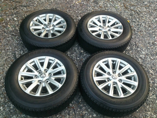 ขายแม็ก มิตซู  นิวไทรทัน ขอบ17 พร้อมยาง บริดสโตน 245/65R17  ปี14 ดอกยางเต็มสวยสดไม่แตกลายไม่ร้าวไม่กินข้าง จำนวน 1 ชุด พร้อมน๊อตแท้ 24 ตัว