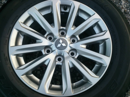 ขายแม็ก มิตซู นิวไทรทัน ขอบ17 พร้อมยาง บริดสโตน 245/65R17 ปี14 ดอกยางเต็มสวยสดไม่แตกลายไม่ร้าวไม่กินข้าง จำนวน 1 ชุด พร้อมน๊อตแท้ 24 ตัว ขายแม็ก มิตซู นิวไทรทัน ขอบ17 พร้อมยาง บริดสโตน 245/65R17 ปี14 ดอกยางเต็มสวยสดไม่แตกลายไม่ร้าวไม่กินข้าง จำนวน 1 ชุด พร้อมน๊อตแท้ 24 ตัว