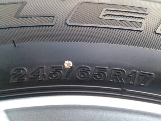 ขายแม็ก มิตซู นิวไทรทัน ขอบ17 พร้อมยาง บริดสโตน 245/65R17 ปี14 ดอกยางเต็มสวยสดไม่แตกลายไม่ร้าวไม่กินข้าง จำนวน 1 ชุด พร้อมน๊อตแท้ 24 ตัว ขายแม็ก มิตซู นิวไทรทัน ขอบ17 พร้อมยาง บริดสโตน 245/65R17 ปี14 ดอกยางเต็มสวยสดไม่แตกลายไม่ร้าวไม่กินข้าง จำนวน 1 ชุด พร้อมน๊อตแท้ 24 ตัว