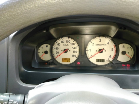 รถตู้nissan urvan3.0DI พาวเวอร์ปี04เบาะ3แถวเต็ม