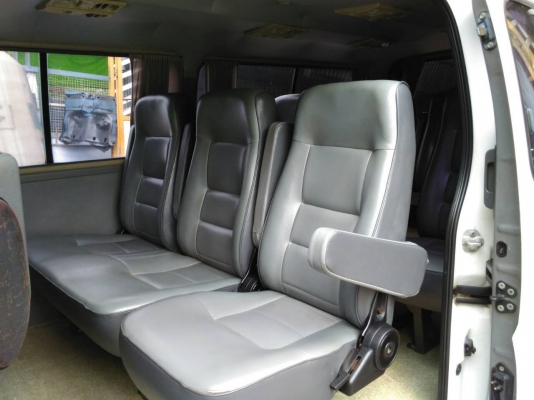 รถตู้nissan urvan3.0DI พาวเวอร์ปี04เบาะ3แถวเต็ม