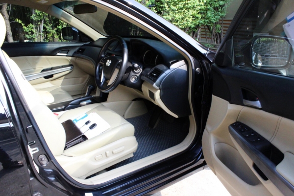 2009HONDA ACCORD 2.0 E i-VTEC AIRBAG-ABS AT เจ้าของขายเอง สภาพดีมาก