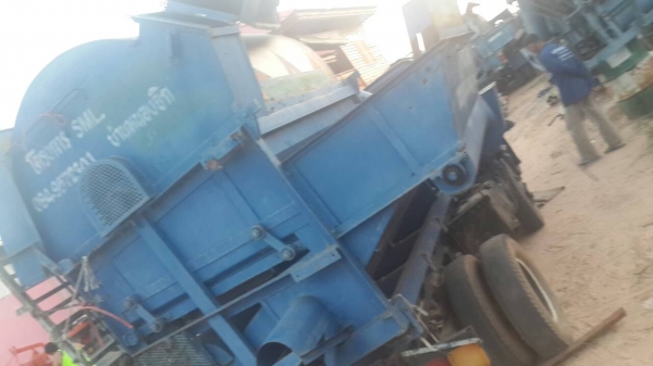 รถสีข้าวหกฟุตเกษตรพัฒนาจัมโบ้รถหกล้อเครื่อง100แรง รถสีข้าวหกฟุตเกษตรพัฒนาจัมโบ้รถหกล้อเครื่อง100แรง