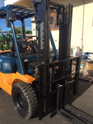 รถโฟร์คลิฟท์toyotaรุ่น7FD25 รถโฟร์คลิฟท์toyotaรุ่น7FD25