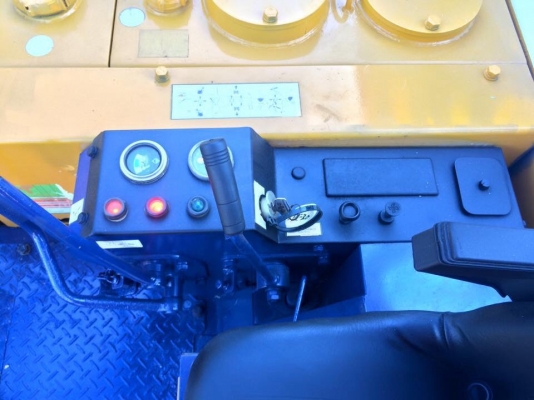 ขายรถขุดแบคโฮ KOMATSU.ขนาดPC 20-3 เก่านอกแท้100\% เครื่องแน่น ปั๊มแรง ระบบไว  แทรคเหล็ก รถพร้อมใช้งาน มีเอกสารอินวอยครบ ราคา  200,000 ต่อรองได้ สนใจ096-3268553  (ช่างเบนซ์) ID LINE 0963268553.  (เจ้าของโดยตรง)