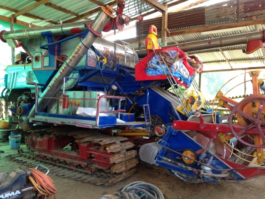 ขายรถเกี่ยว อุ้ม ไทยเส็งยนต์ เครื่อง Hino Jo8c