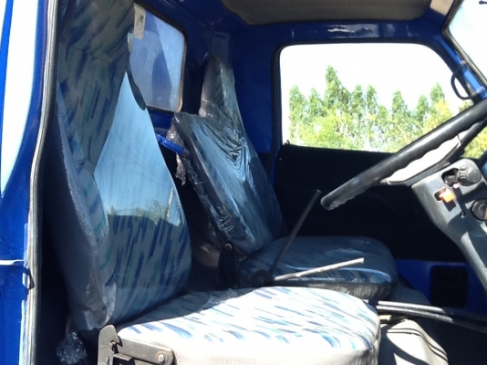 หกล้อหกล้อดั้มดินNPR 110แรงม้า