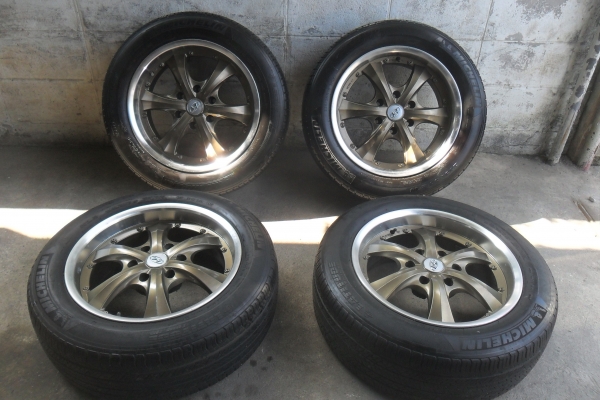 ล้อแม็ก 18นิ้ว 6รู พร้อมยาง สวยๆ 4 ล้อ ราคา 8500 บาท