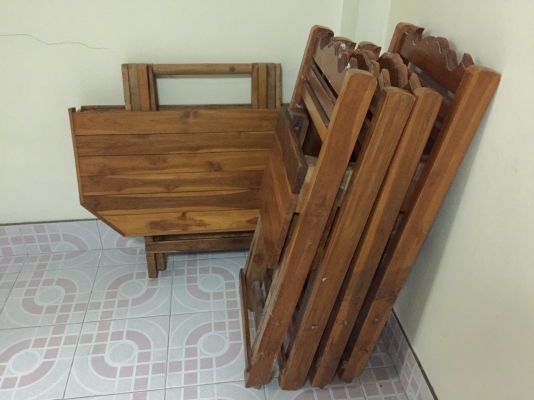 ขาย ชุดโต๊ะ ไม้เนื้อแข็ง แข็งแรง ทนทาน ราคา 1800 บาท