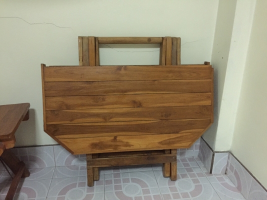 ขาย ชุดโต๊ะ ไม้เนื้อแข็ง แข็งแรง ทนทาน ราคา 1800 บาท