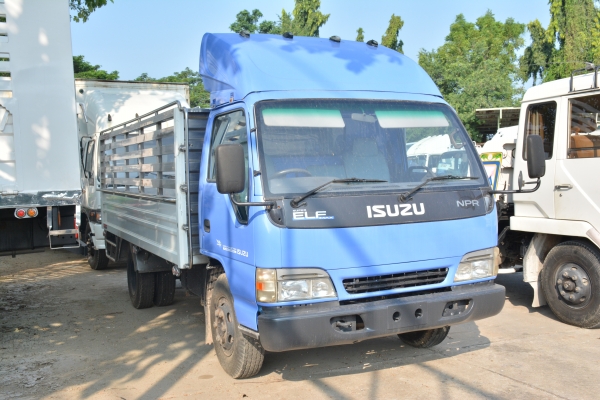 ISUZU NPR 130 hp  กระบะสเเตนเลส ยาว 4.30 m