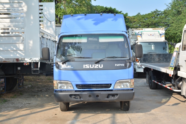 ISUZU NPR 130 hp  กระบะสเเตนเลส ยาว 4.30 m