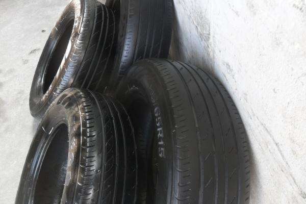 ยาง FireStone 195/65R15ปี14 สวยๆ 4 เส้น ราคา 1800 บาท