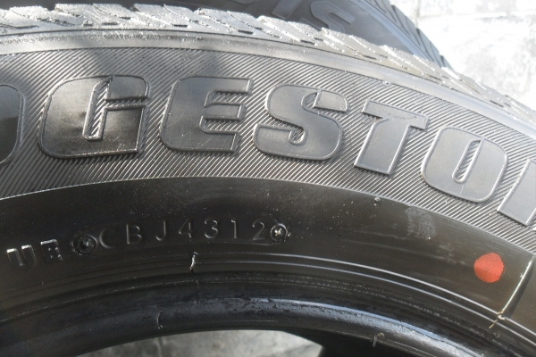 ยาง BRIDGESTONE 215/65R16ปี12 สวยๆ 4 เส้น ราคา 2500 บาท ยาง BRIDGESTONE 215/65R16ปี12 สวยๆ 4 เส้น ราคา 2500 บาท