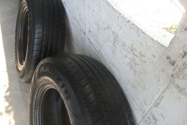 ยาง MAXXIS 195R14ปี09 สวยๆ 1 คู่ ราคา 1200 บาท