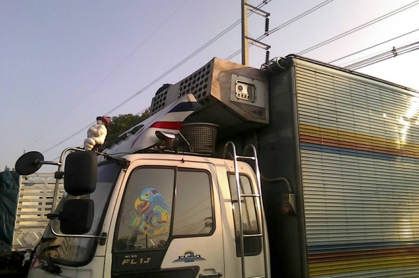 เครื่องทำความเย็นตู้เย็นรถ 6ล้อ-10ล้อ ใช้ได้ทั้ง2ระบบ(ไฟฟ้า-ดีเซล) -18-25ได้สบายๆครับ 130,000เทอร์โมเท็มป์