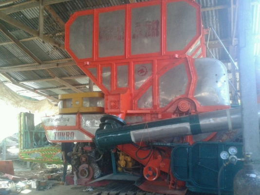 ขายรถเกี่ยวศักดิ์พัฒนา km48 ตัวเดิน 12 ht เครื่อง isuzu 6hh1  210 เทอร์โบ  อุ้ม 2.5  ต้น ลอนเลอร์กับโซ่ d2  สภาพพร้อมเกี่ยวครับ