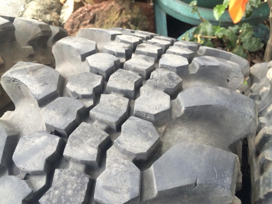 ขาย Simex ตะขาบ 36x12.5x16 ดอกเพียบ สภาพสวย 4เส้น ขาย Simex ตะขาบ 36x12.5x16 ดอกเพียบ สภาพสวย 4เส้น