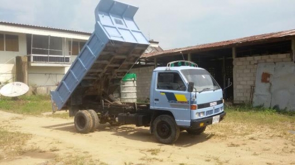 ขายรถ อิชุชู เครื่อง 120 แรง สภาพสวย ครับ มีเกียร์ โล มีพวงมาลัยเพาเวอร์ เครื่องแรงครับ สนใจโทร 0844884296 คุณ ธีรวุฒิ