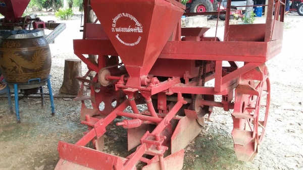 ขายเครื่องปลูกอ้อยสองล่องคู่