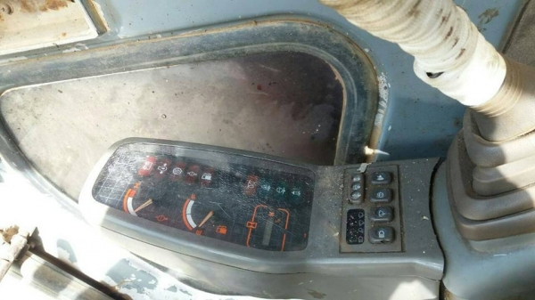 รถแบคโฮ HITACHI EX200-2