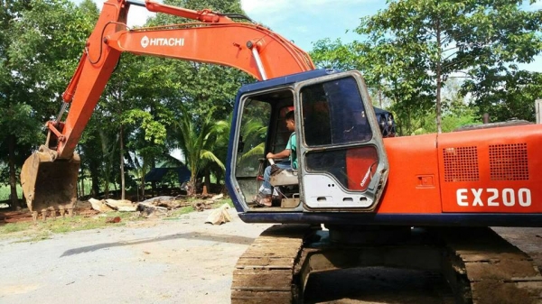 รถแบคโฮ HITACHI EX200-2